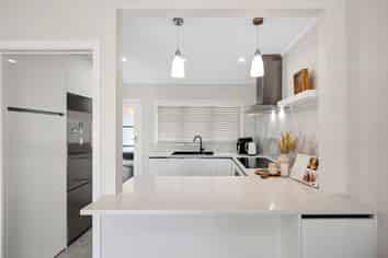 2/56a Taharoto Road, Takapuna