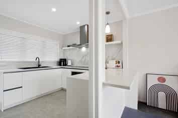 2/56a Taharoto Road, Takapuna