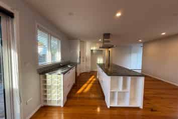 102 Owairaka Avenue, Mount Albert