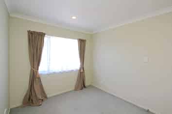 112a Clarence Cox Crescent, Pirimai