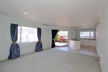 112a Clarence Cox Crescent, Pirimai