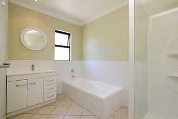 112a Clarence Cox Crescent, Pirimai