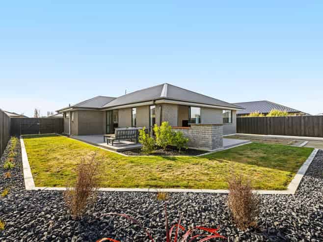 6 Helicon Street, Pegasus