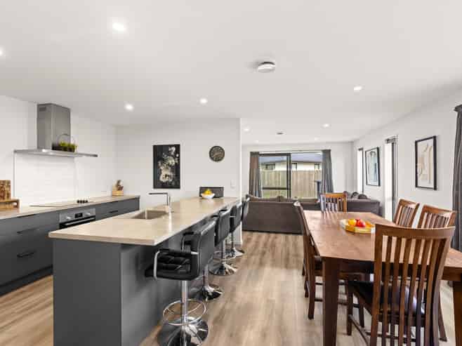 6 Helicon Street, Pegasus