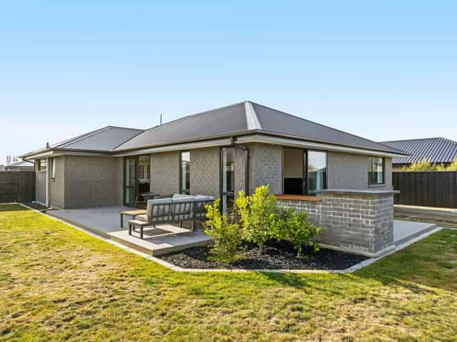 6 Helicon Street, Pegasus
