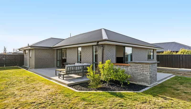 6 Helicon Street, Pegasus