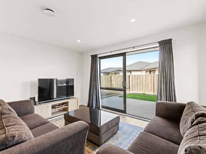6 Helicon Street, Pegasus