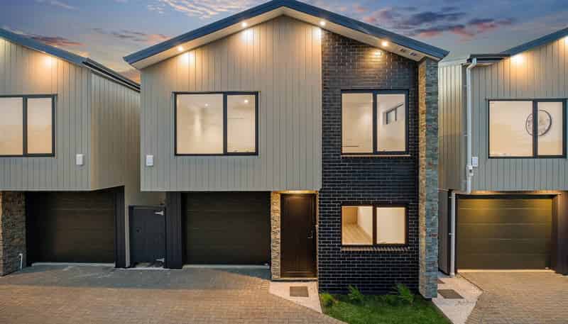 2/31 Akoranga Drive, Northcote