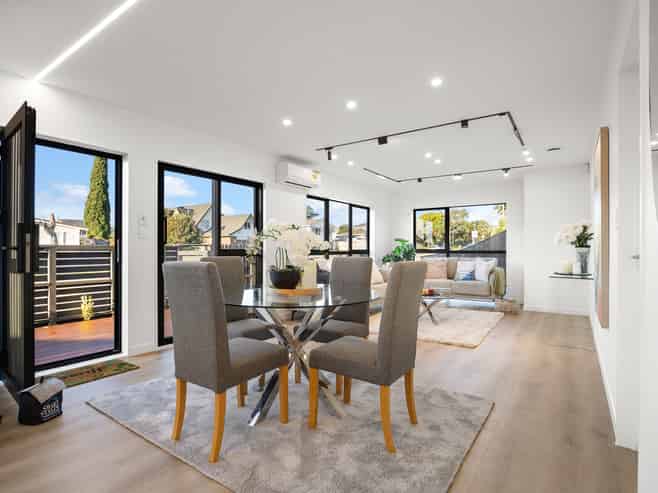 1/31 Akoranga Drive, Northcote