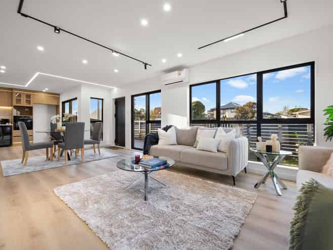 1/31 Akoranga Drive, Northcote
