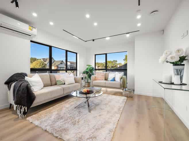 1/31 Akoranga Drive, Northcote