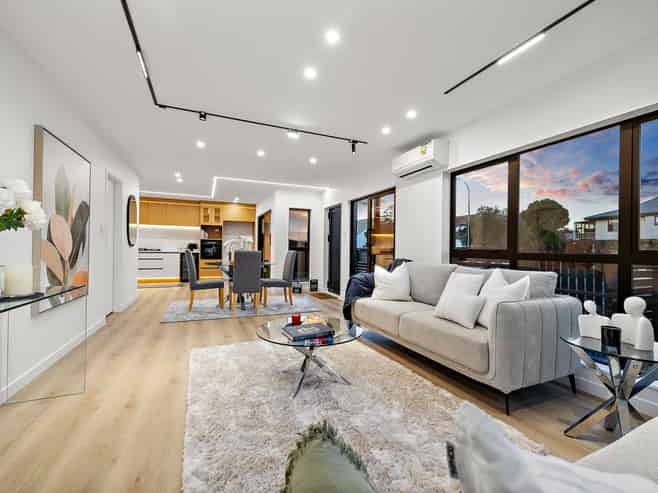 1/31 Akoranga Drive, Northcote