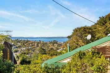 811 East Coast Road, Northcross