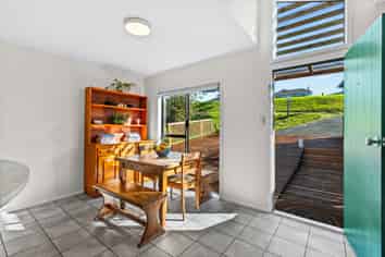 811 East Coast Road, Northcross