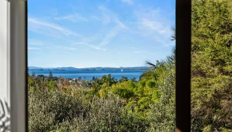 811 East Coast Road, Northcross