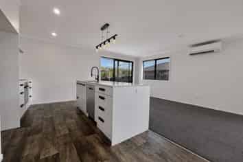 31 Tahuna Minhinnick Drive, Glenbrook