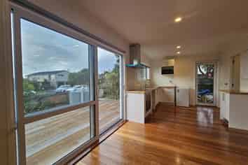 85a Pacific Parade, Army Bay