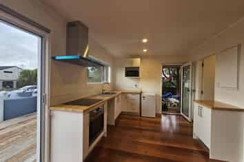 85a Pacific Parade, Army Bay