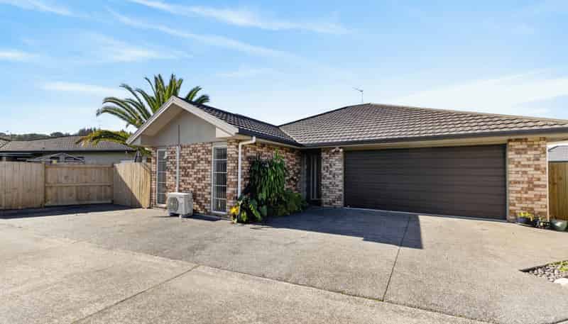 12 Lisa Place, Brookfield