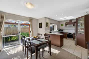 12 Lisa Place, Brookfield