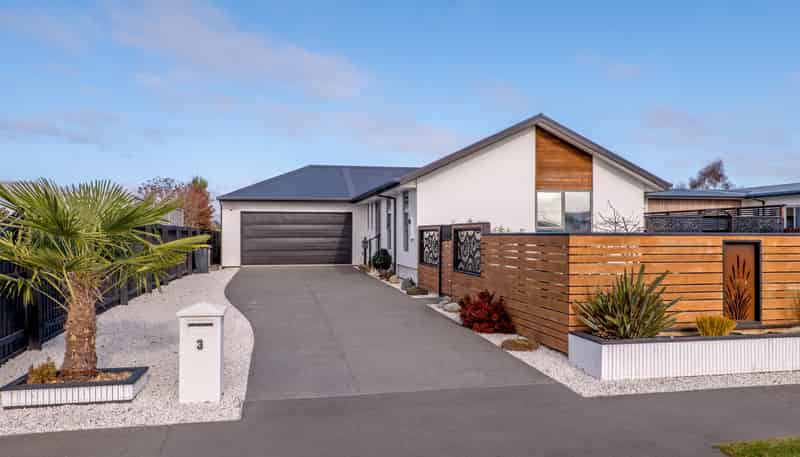 3 Kingsbridge West, Burwood