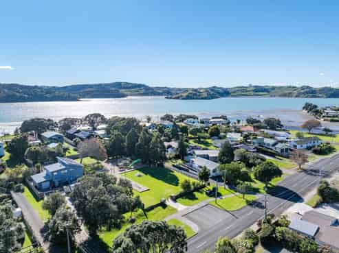 42B Wallis Street, Raglan