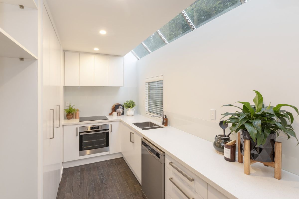 Solid construction, lifestyle location - Vista 4