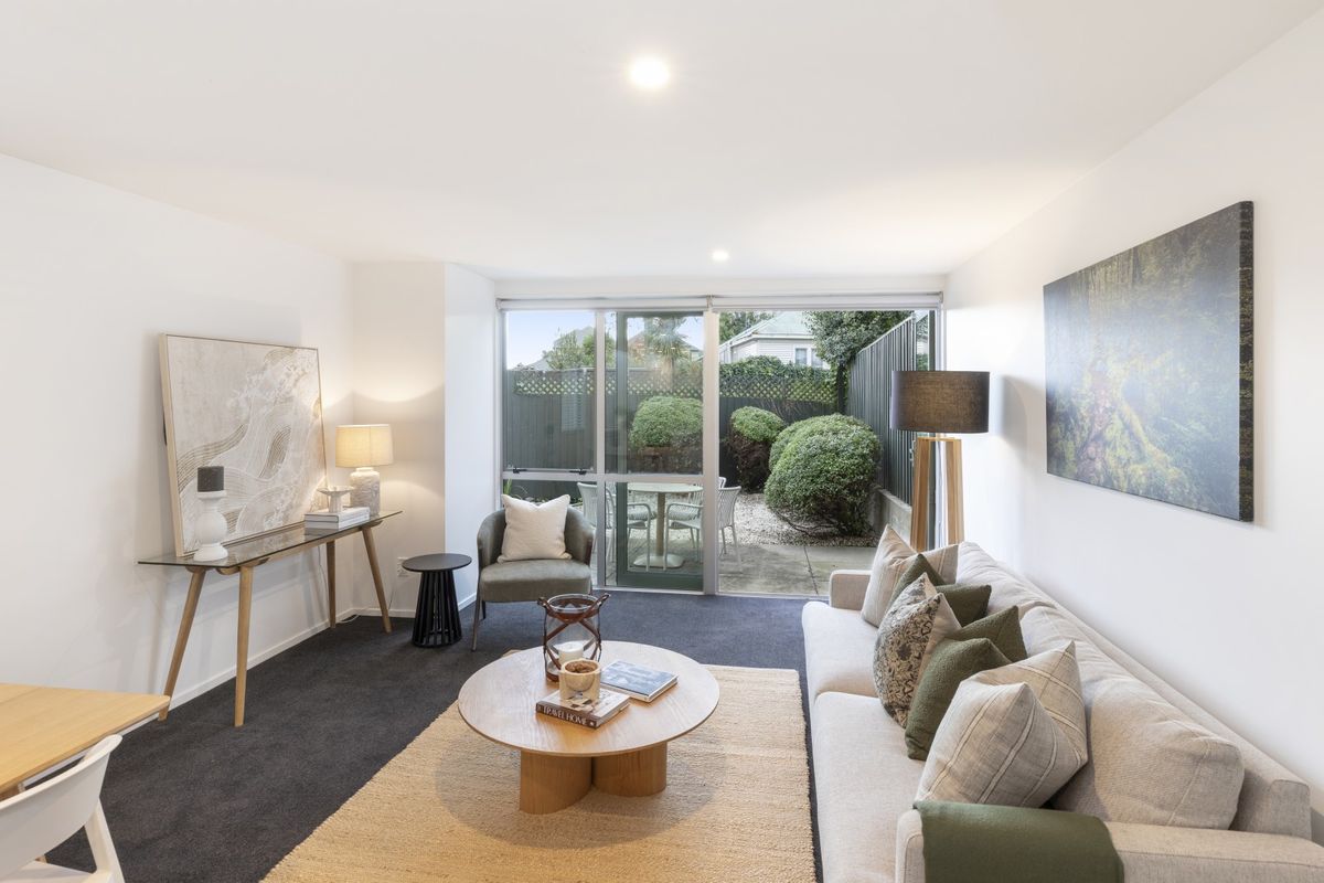 Solid construction, lifestyle location - Vista 2