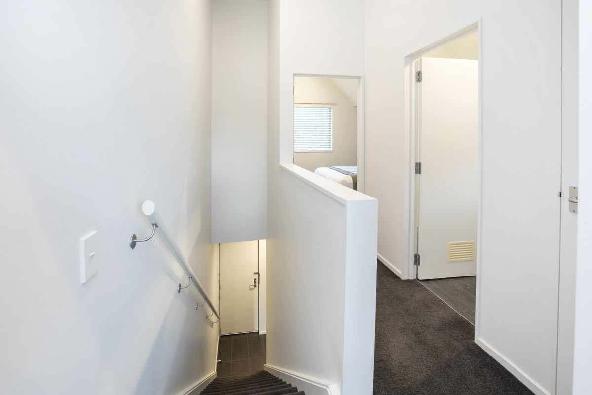 Solid construction, lifestyle location - Vista 6