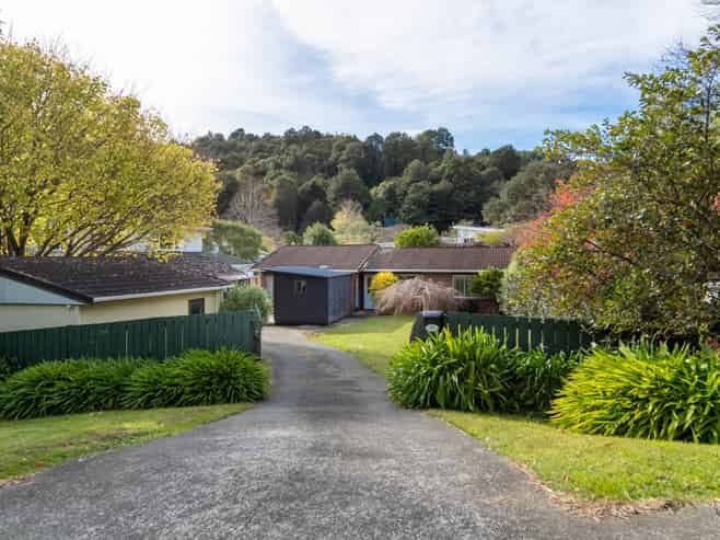 71 Blue Mountains Road, Pinehaven