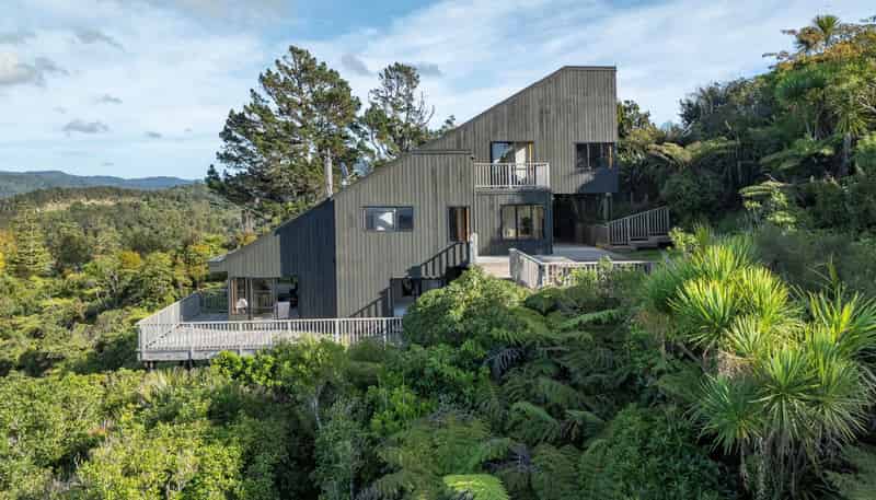 213 Scenic Drive, Titirangi