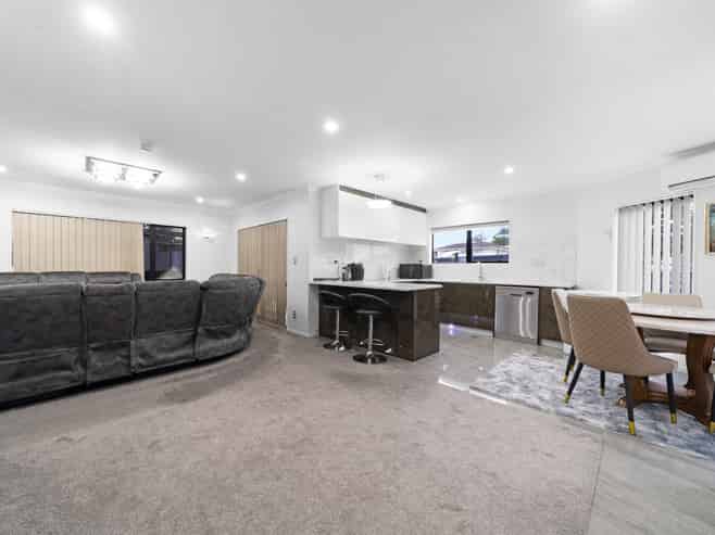 25A Leaver Place, Weymouth
