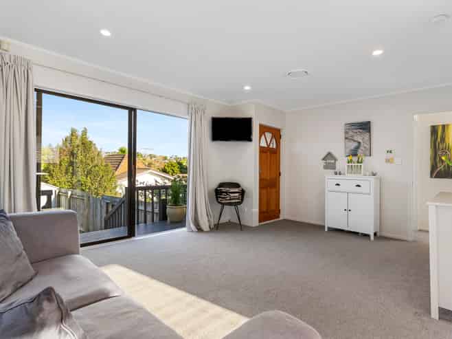 2/63 John Downs Drive, Browns Bay