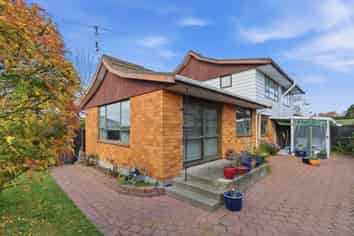 2/1 Karnak Crescent, Avonhead
