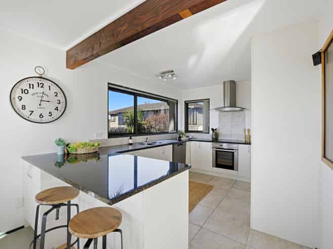 2/983 Beach Road, Torbay