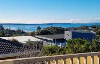 2/983 Beach Road, Torbay