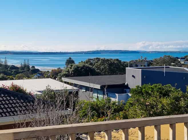 2/983 Beach Road, Torbay