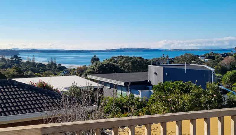 2/983 Beach Road, Torbay