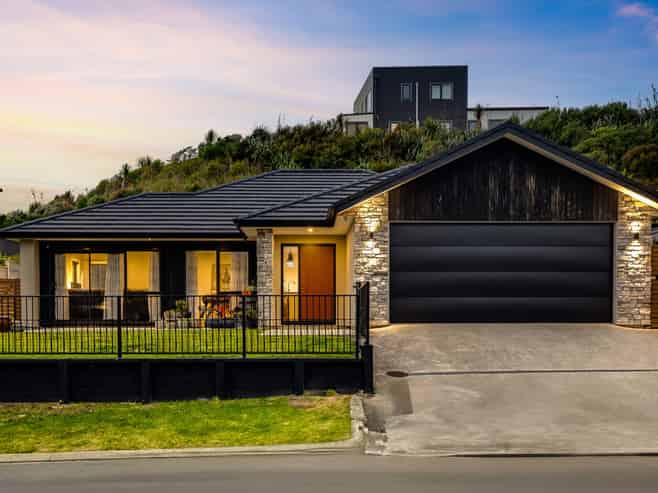 24 Queen Charlotte Drive, Aotea