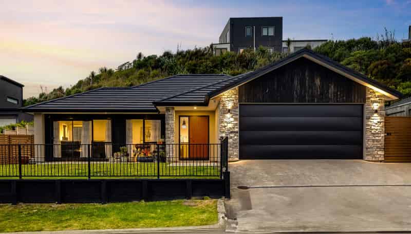 24 Queen Charlotte Drive, Aotea