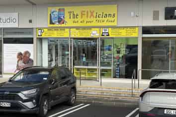 Prime Howick retail for lease