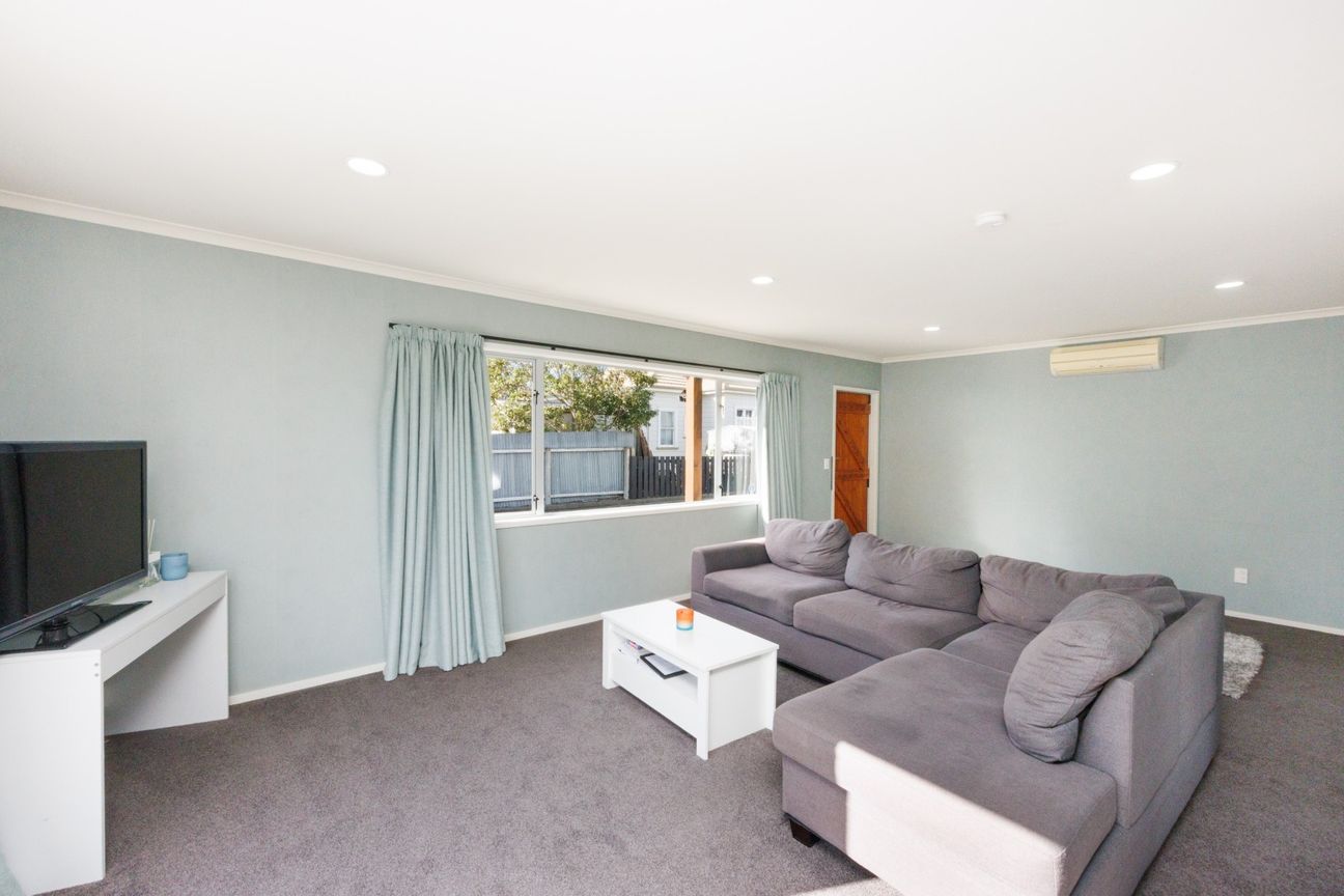 Sunny, low-maintenance home - Aanzicht 3
