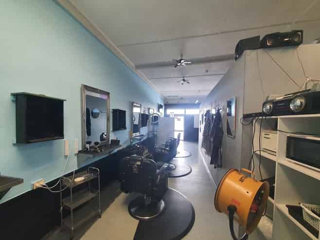 Profile position for barber or salon operators