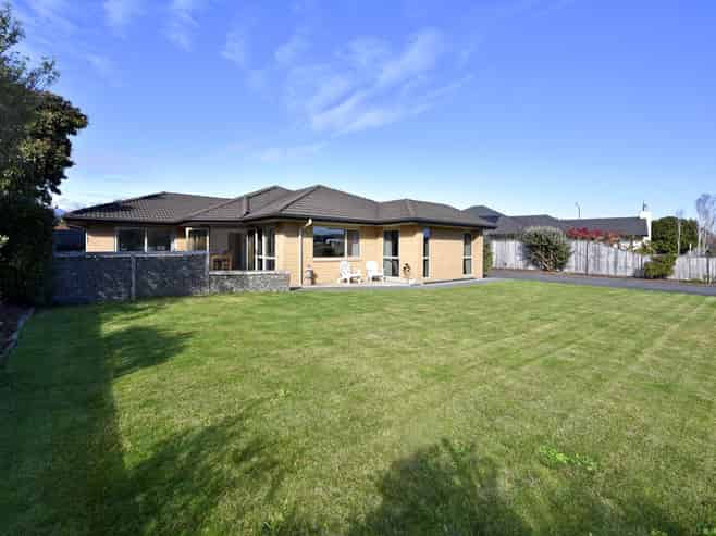 3 Wanderers Avenue, Brightwater