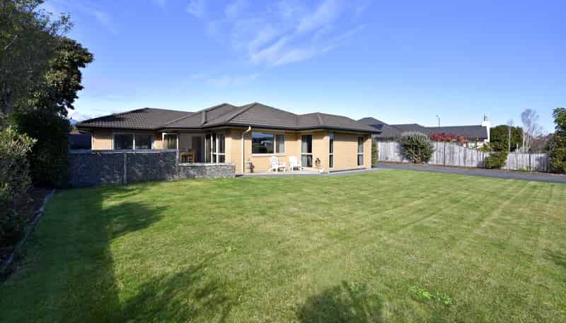 3 Wanderers Avenue, Brightwater