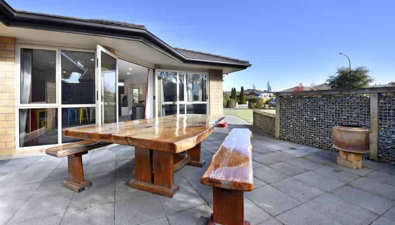 3 Wanderers Avenue, Brightwater