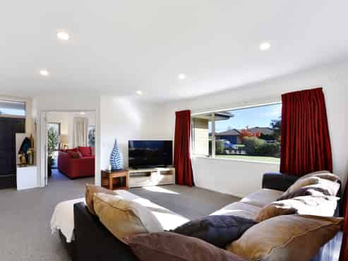 3 Wanderers Avenue, Brightwater
