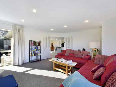 3 Wanderers Avenue, Brightwater