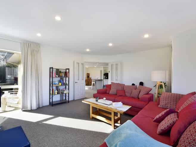 3 Wanderers Avenue, Brightwater