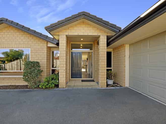 3 Wanderers Avenue, Brightwater